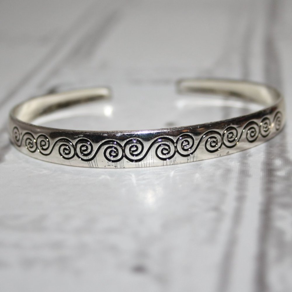 Pretty silver cuff bracelet with swirl pattern one size